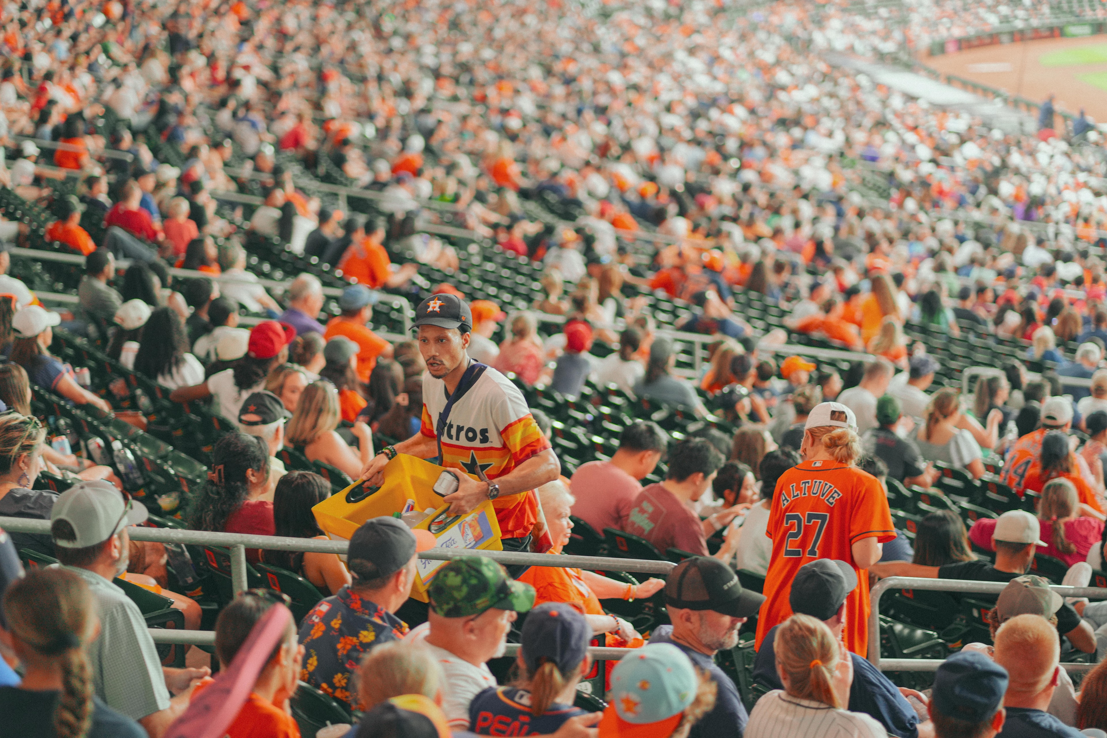 Une foule de supporters lors d’un événement sportif.