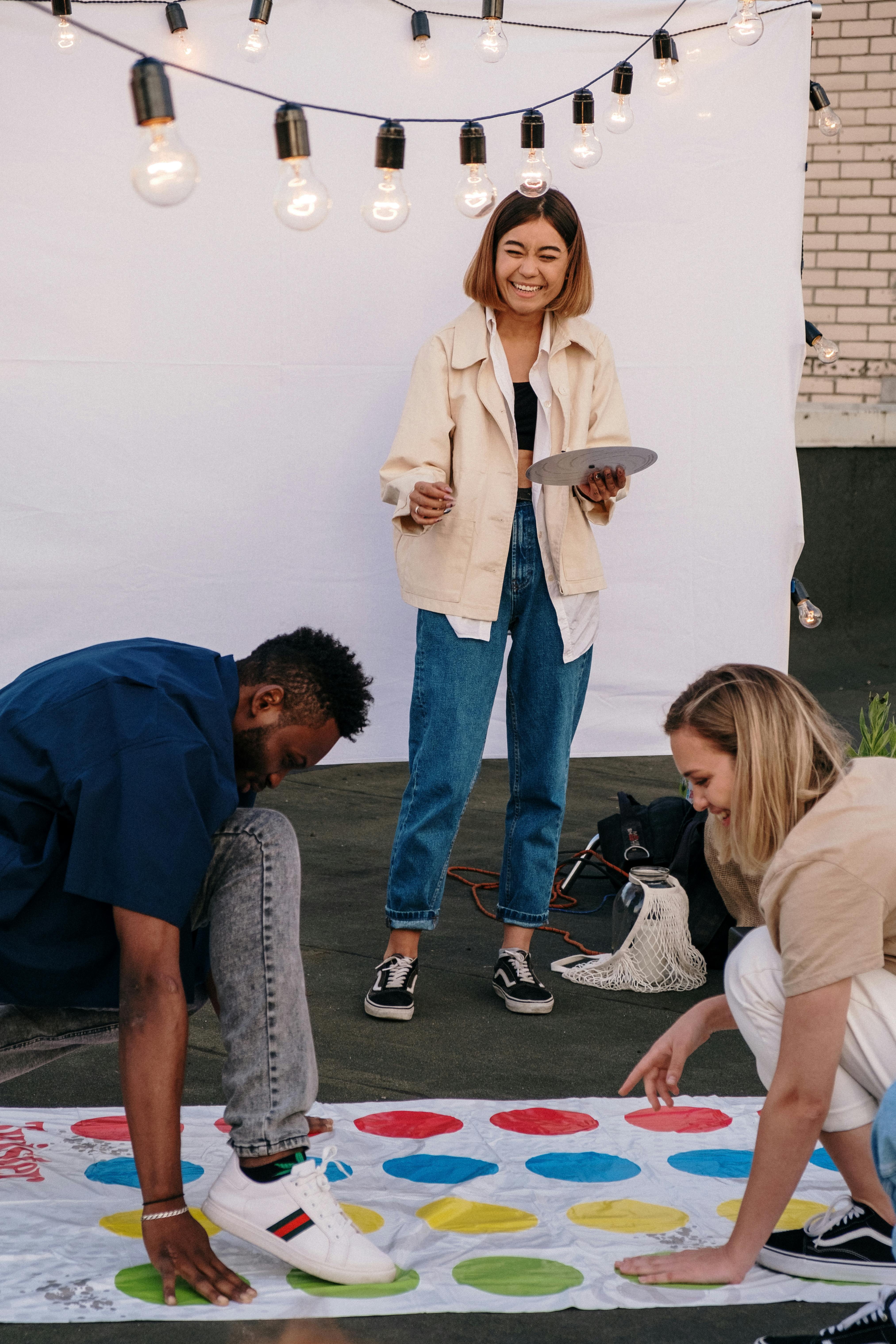 Des gens jouant à des jeux